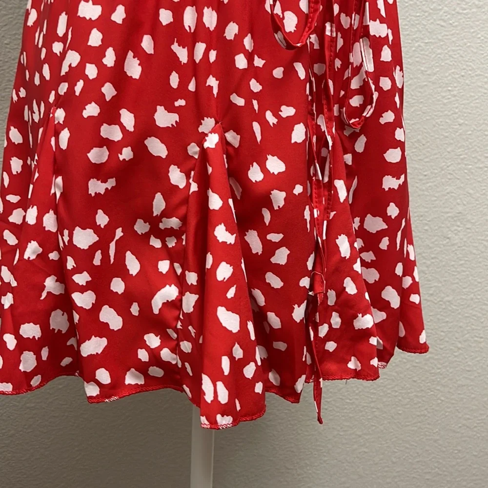 Red and white skirt - Picture 7 of 12